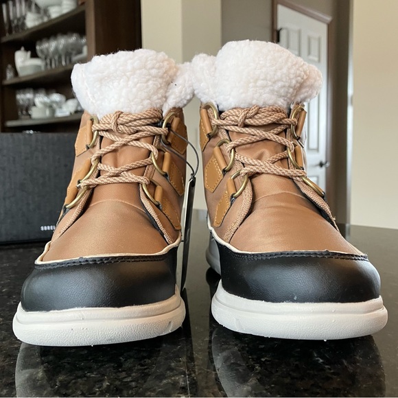 New Sorel Women's Explorer Carnival Boot, Short Winter Boots Faux Fur Short Boot - Picture 3 of 16